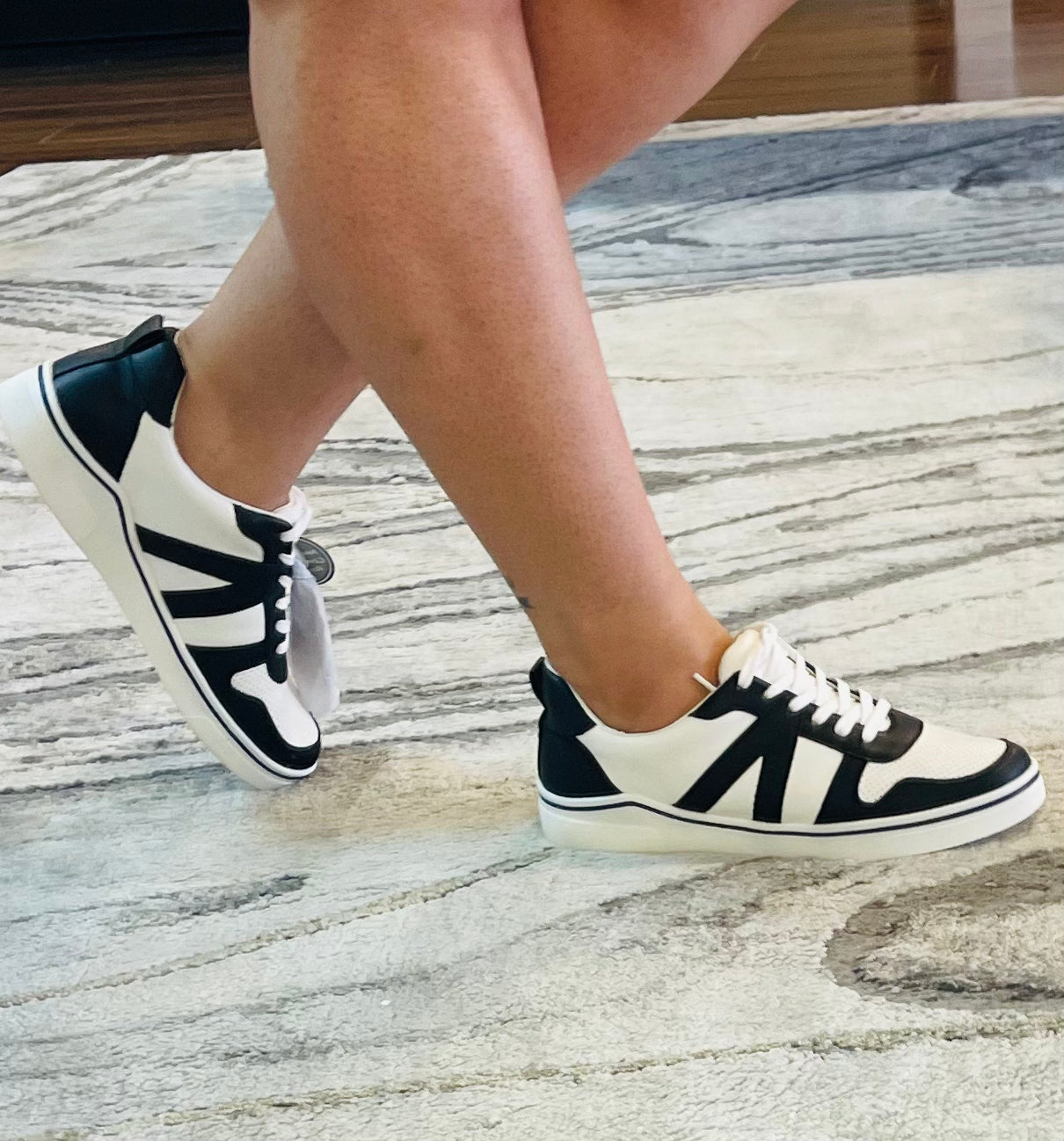 DEY Sneakers